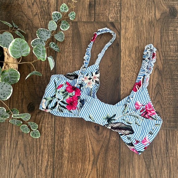 LF Seek the Label Tie Front Ruffle Strap Bra Top - Picture 4 of 6